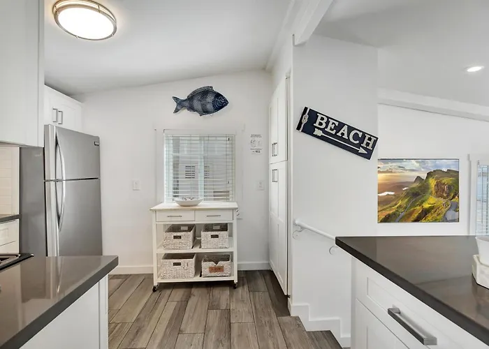 Ocean Views! Detached Villa By Victoria Beach